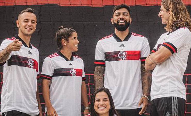 Flamengo veta celular e adota cabine contra vazamento de novos uniformes