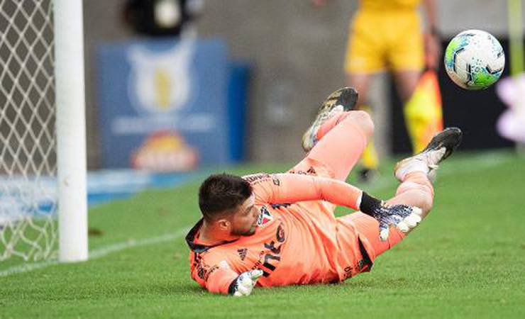 Vitória do SPFC sobre Fla tem VAR decisivo e pressão de Raí na arbitragem