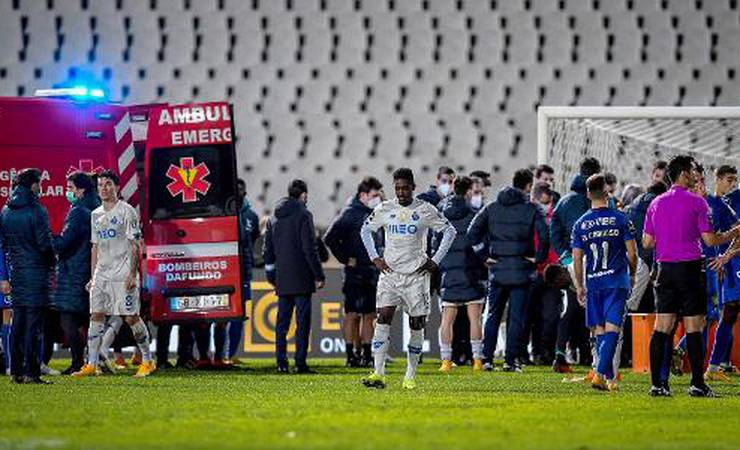 Mais um caso grave de choque de cabeça no futebol. É preciso avançar