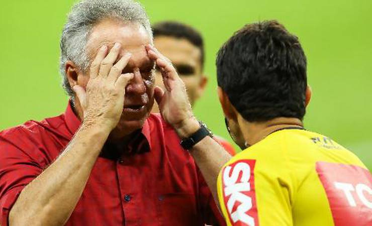 Abel Braga volta a falar da perda do título do Brasileiro: "teve sacanagem"