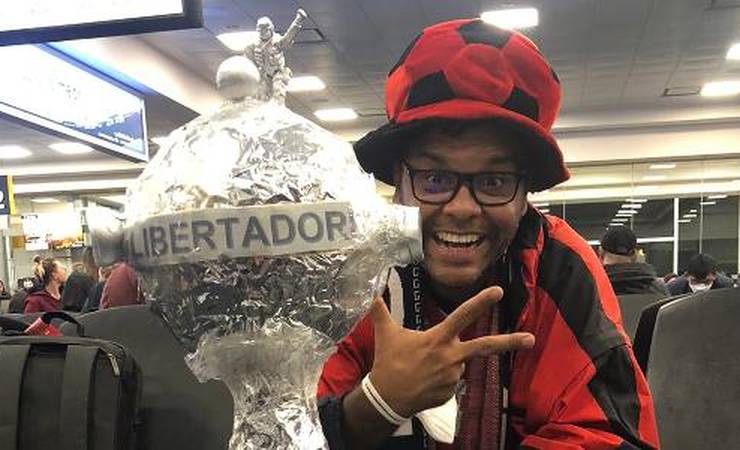 Sucesso em Guayaquil, troféu 'raiz' vira relíquia de torcedor do Flamengo