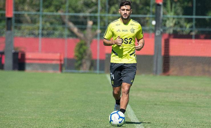 Flamengo relaciona jovem de 17 anos, Arrascaeta e E. Ribeiro para decisão