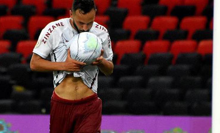 Yago dedica gol ao time e vê Flu ganhar confiança: 'Temos mais 10 decisões'