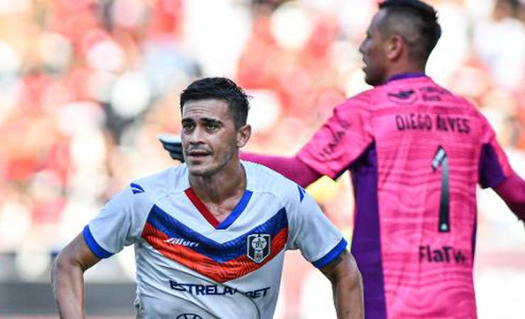 Após falhas de Diego Alves, Fla reage e arranca empate em 2 a 2 com Resende