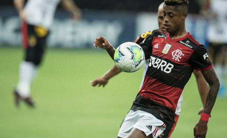 Tite diz que B. Henrique e Pedro ficaram fora por opção e nega ajuda ao Fla