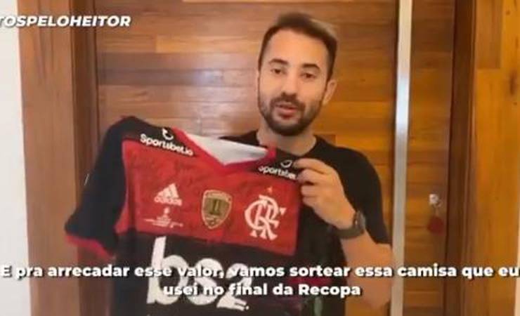 Everton Ribeiro faz sorteio de camisa do Flamengo por bebê com doença rara