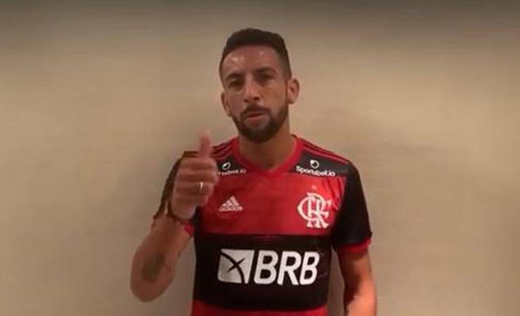 Isla chega ao Rio sábado e será apresentado pelo Flamengo semana que vem