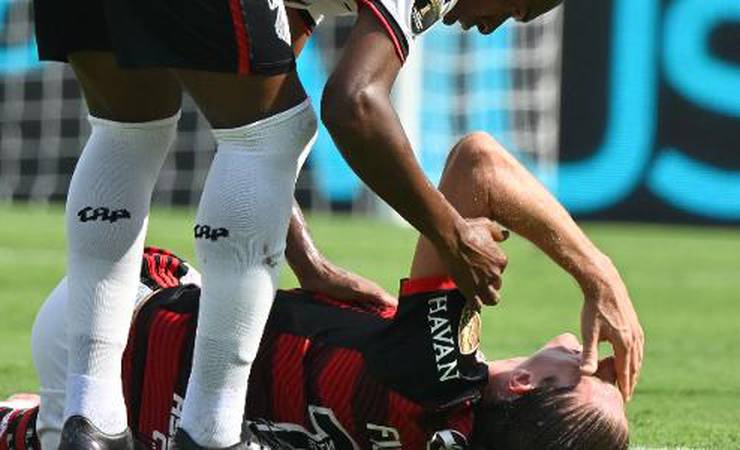 Fla: Filipe Luís 'repete' 2021 e é substituído no 1ª tempo da final da Libertadores