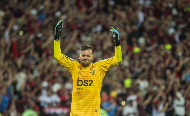 Diego Alves garante foco do Fla para pegar Avaí: 'Euforia não passa perto'