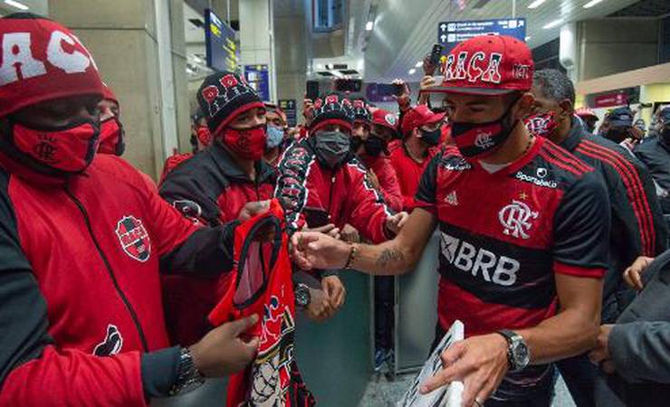 Isla encontra torcida do Flamengo pela 1ª vez e não esconde ansiedade