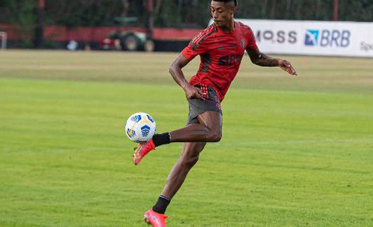 Bruno Henrique treina e anima Flamengo na véspera de Fla x Flu decisivo