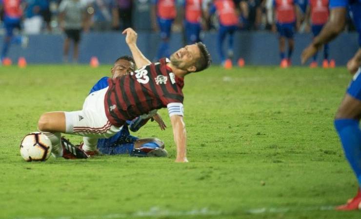 "Nada nem ninguém vai me parar", afirma Diego em mensagem após cirurgia