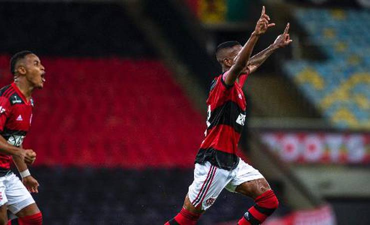 Max dedica o gol da vitória do Flamengo à família: "Fiquei emocionado"