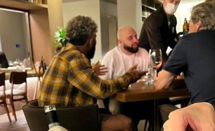 Gabigol se encontra com Jorge Jesus em restaurante do Rio de Janeiro