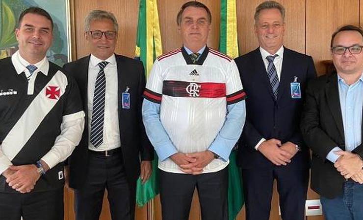 Bolsonaro se reúne com chefes de Fla e Vasco em apelo por volta do futebol