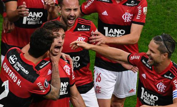 Flamengo vibra com torcida, goleia Defensa e vai às quartas na Libertadores