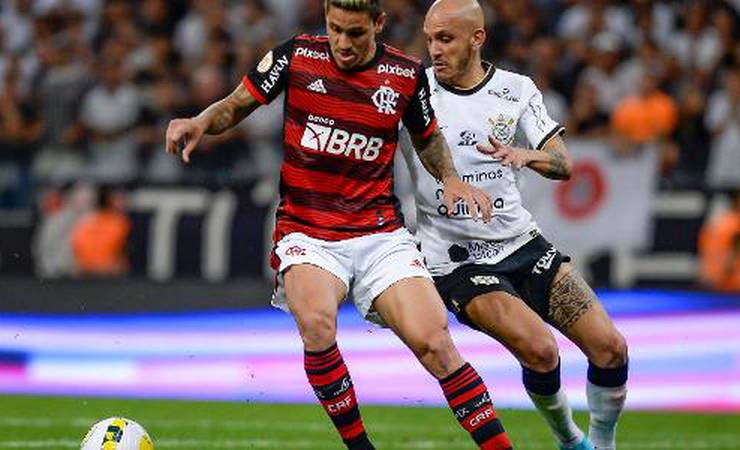 Corinthians tem Adson, e Flamengo o 'time das Copas'; veja as escalações