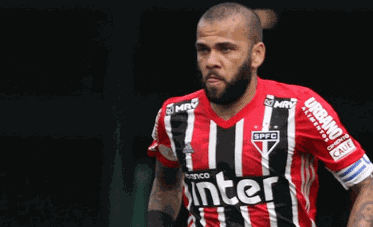 Escalação do São Paulo: Dani Alves volta ao time em jogo contra Fla de Ceni