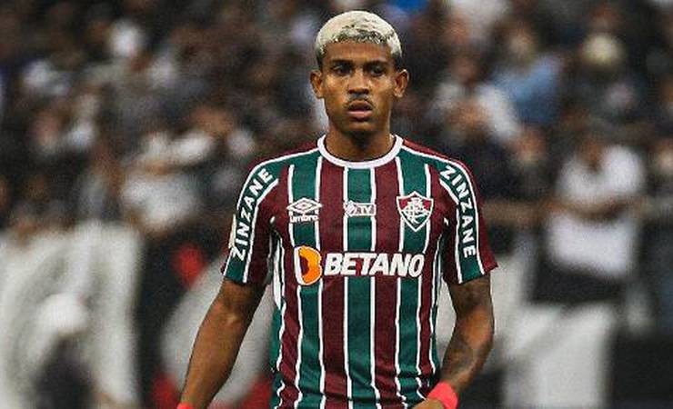 Fred comemora gols de John Kennedy e brinca: 'É ele ou o Assis?'