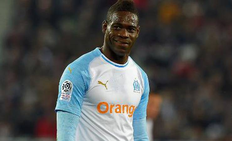 Balotelli passa a seguir Gabigol no Instagram e torcida do Fla se anima
