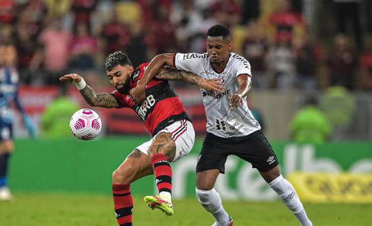 Mãe de Gabigol troca ofensas com torcedores do Flamengo após eliminação