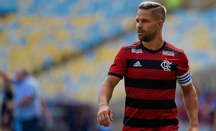 Diego falha de novo em decisão e tem de conviver com críticas da torcida