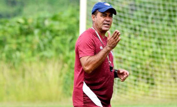 Com lembrança do 'gol de barriga', Flu pega o Fla por 1ª vitória sem Odair