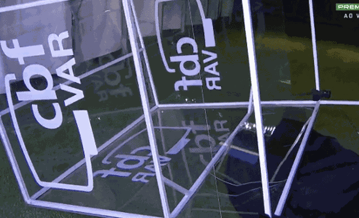 Áudios do VAR mostram indução de árbitros, confusão e insegurança em erro