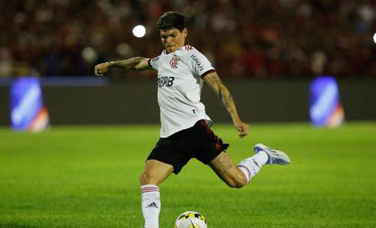 Rocha avalia estreia de Ayrton Lucas: 'não dá para jogar de lateral, é ala'