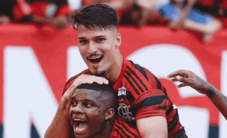 Zagueiro do Fla chama Lincoln de “macaco”; depois, fala em "brincadeira"