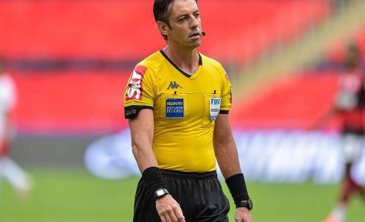 Presidente do Inter fica no Rio e vai à CBF hoje para tratar da arbitragem