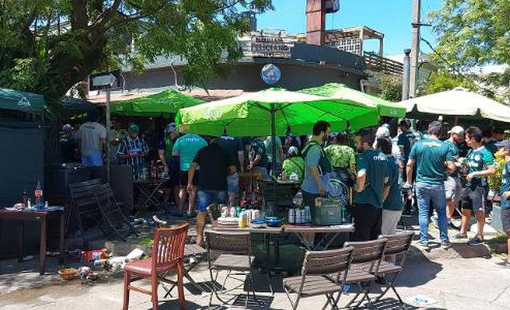Pré-jogo tem confusão entre palmeirenses e flamenguistas no Uruguai; veja