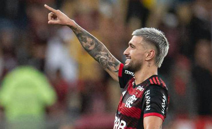 No jogo do 2º maior público do ano, Flamengo despacha o Galo com sobras