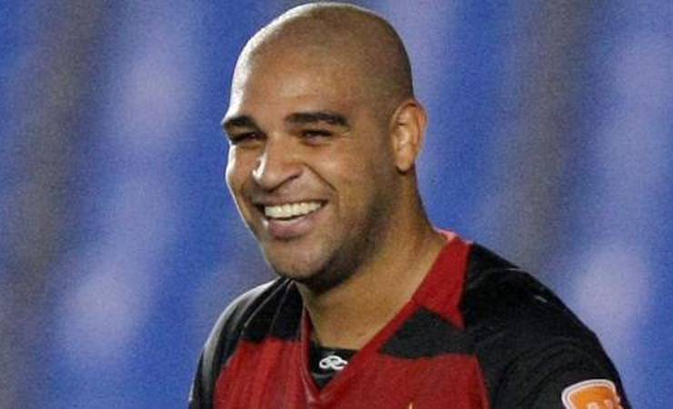 Adriano Imperador eterniza frase que marcou sua carreira em tatuagem; veja