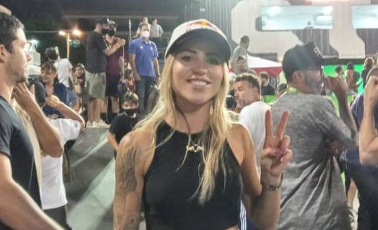 Leticia Bufoni dá skate para 'amigo' Gabigol e brinca: 'Só para a parede'