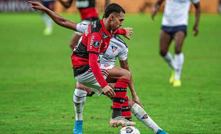 Na disputa com Rodinei, Matheuzinho deve ganhar 'chance inédita'