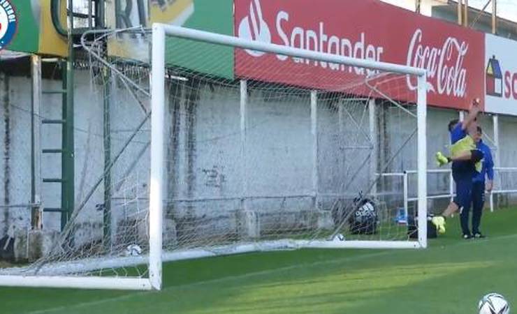 Nova função? Isla brilha como goleiro em treino da seleção chilena; veja
