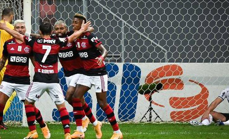 Flamengo vota camisas para 2022 após veto a uniforme "ondulado"