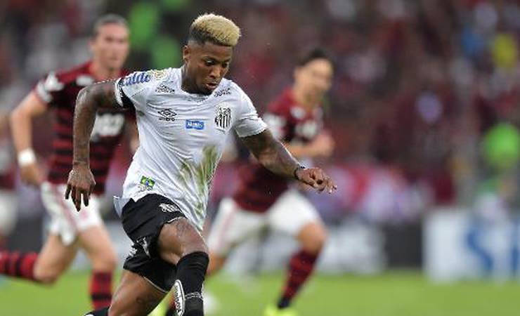 Filipe Luís alerta sobre Marinho: "Jogador mais difícil de marcar no país?"