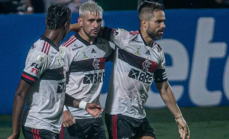 Arrascaeta supera D'Ale entre estrangeiros com mais gols no Brasileirão