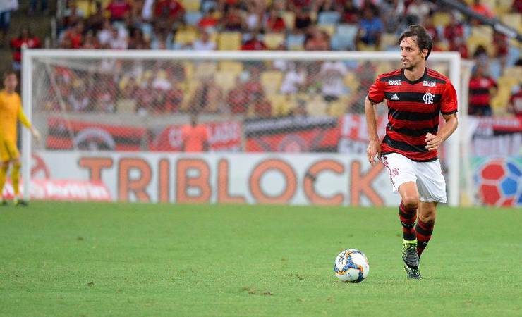 Rodrigo Caio diz que Cuéllar fará falta e "deixa legado" no Flamengo