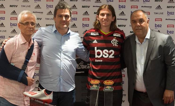 Fã de Athirson e com gol de Pet na memória, Filipe Luis chega ao Flamengo