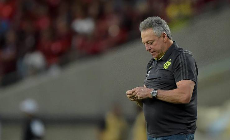 Abel se despede do elenco do Flamengo e diz: "Não suporto traição"