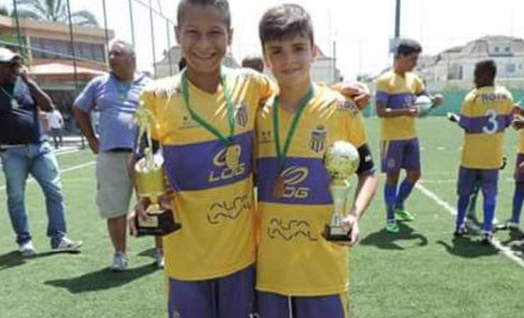 Conheça a dupla que joga clássico Flamengo x Vasco desde os 8 anos de idade
