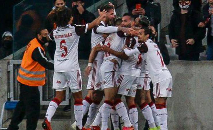 Pedro valoriza empate no fim e vê jogo "de igual para igual" do Flamengo