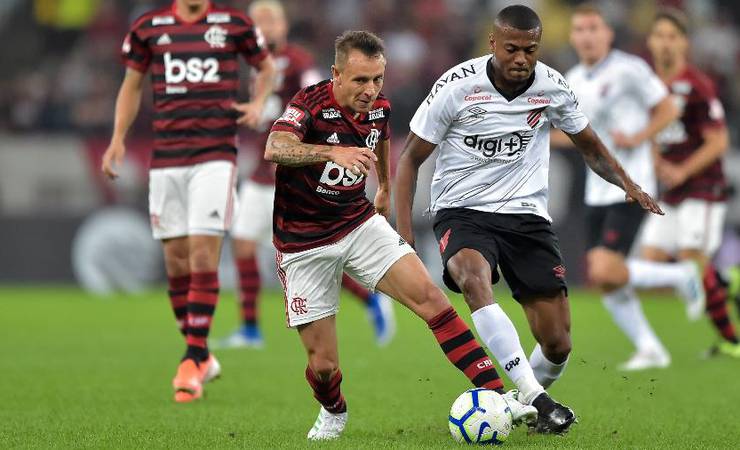 Rafinha minimiza baixas e vê Flamengo pronto: "Os soldados vão dar conta"