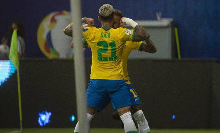 Gabigol e Neymar superam rixa para virar até parceiros de comemoração