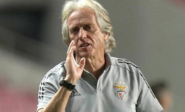 Zico vê Fla 'mais time' que Benfica e questiona troca de Jesus: 'Não faria'