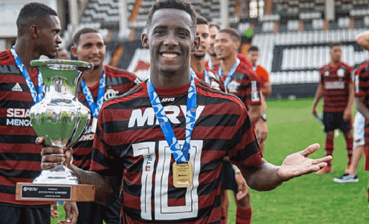 Flamengo recebe oferta e encaminha venda de Yuri César a clube árabe