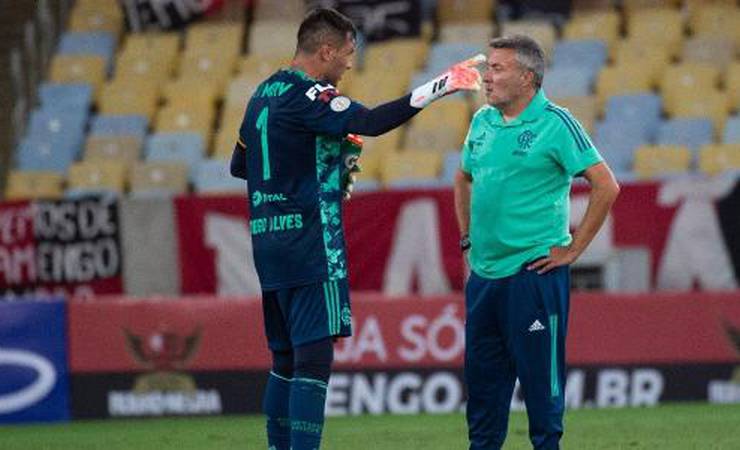 Dome faz valer lógica do rodízio e já usou 24 jogadores em 6 jogos no Fla